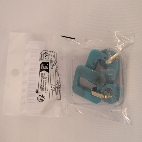 Elegant Turquoise Dangle Earrings - Picture 8 of 8